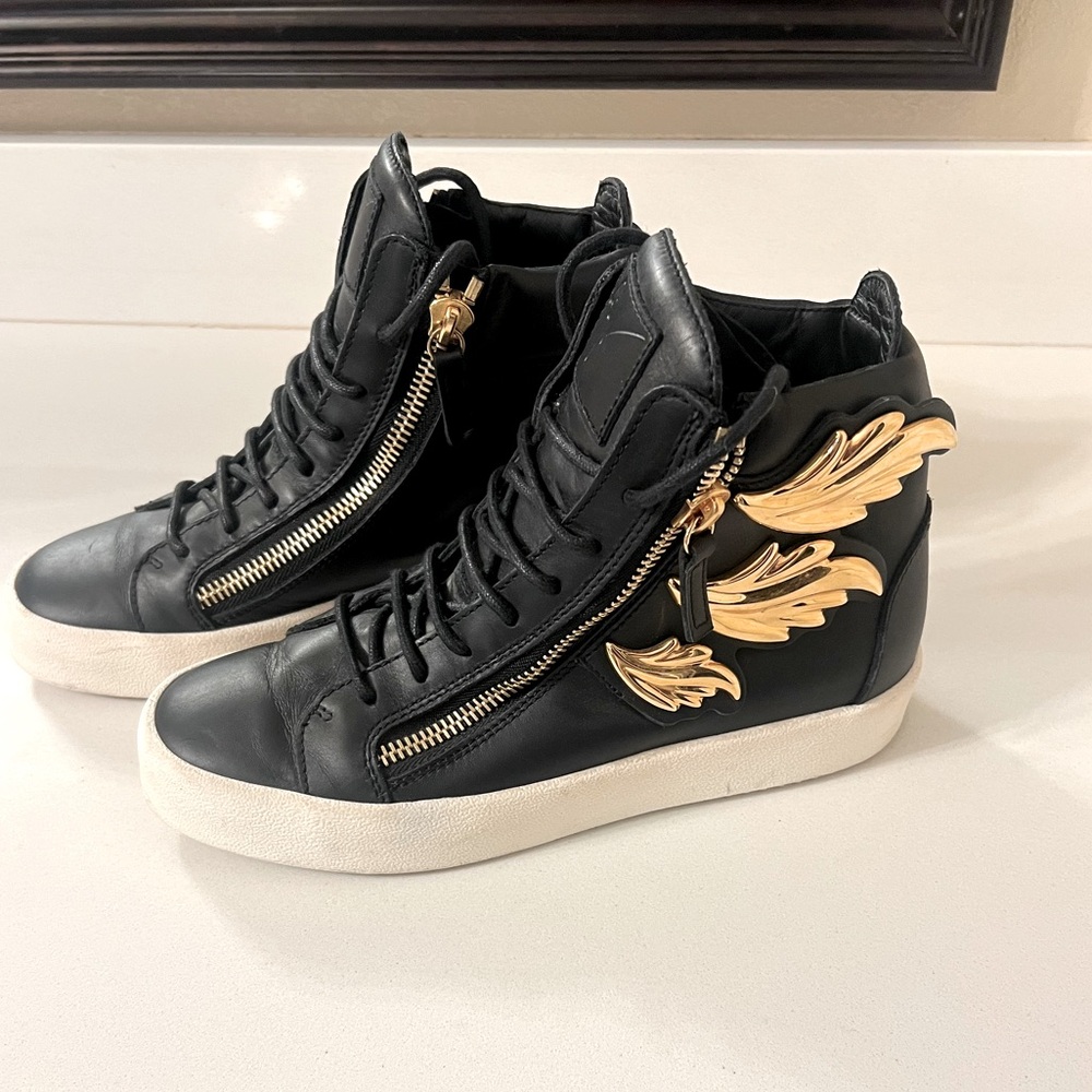 Authentic Giuseppe Zanotti Men’s Black Wing Sneakers. Size 41.  Great Condition.